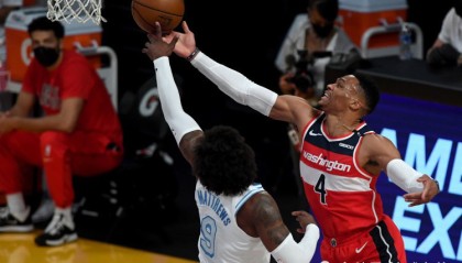  瓦兰丘纳斯30+15鹈鹕胜奇才  