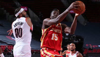  霍芬海姆锋线双星联手轰入四球  