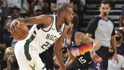  霍勒迪防守制胜雄鹿客场力克凯尔特人