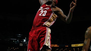  三球24+12黄蜂终结骑士连胜  