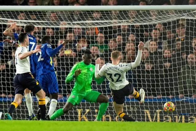  兰斯门线解围化险为夷，惊险守住平局保级希望犹存