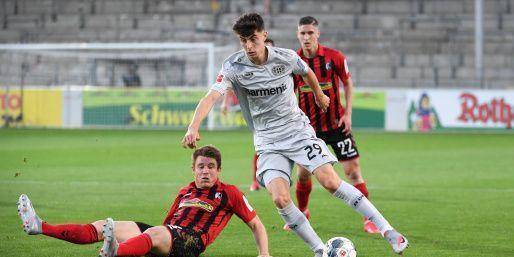  切尔西前锋哈弗茨门前嗅觉敏锐抢点破门得分