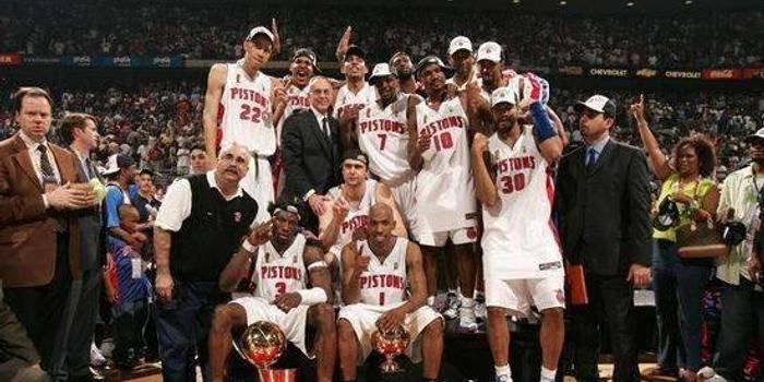  坎宁汉姆全面发挥活塞主场击败魔术