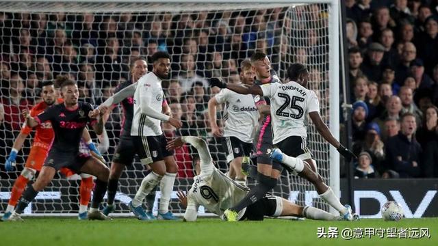  利兹联与伯恩利展开对攻大战最终握手言和各取一分