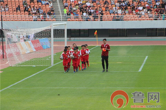  瓦朗谢讷县级小球会坚守职业赛场显韧性